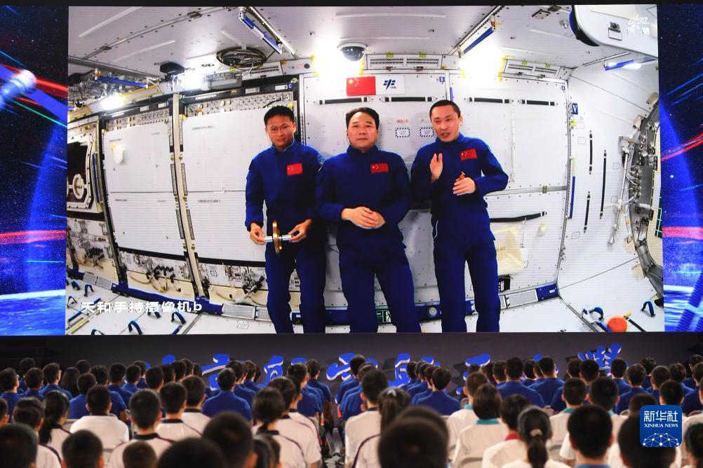 下载游戏中心安装